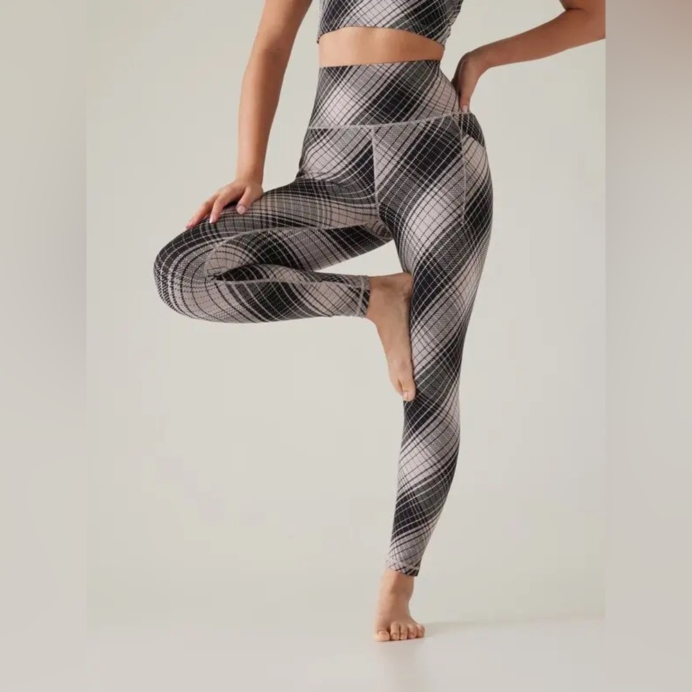 ATHLETA SALUTATION STASH TEXTURED TIGHT